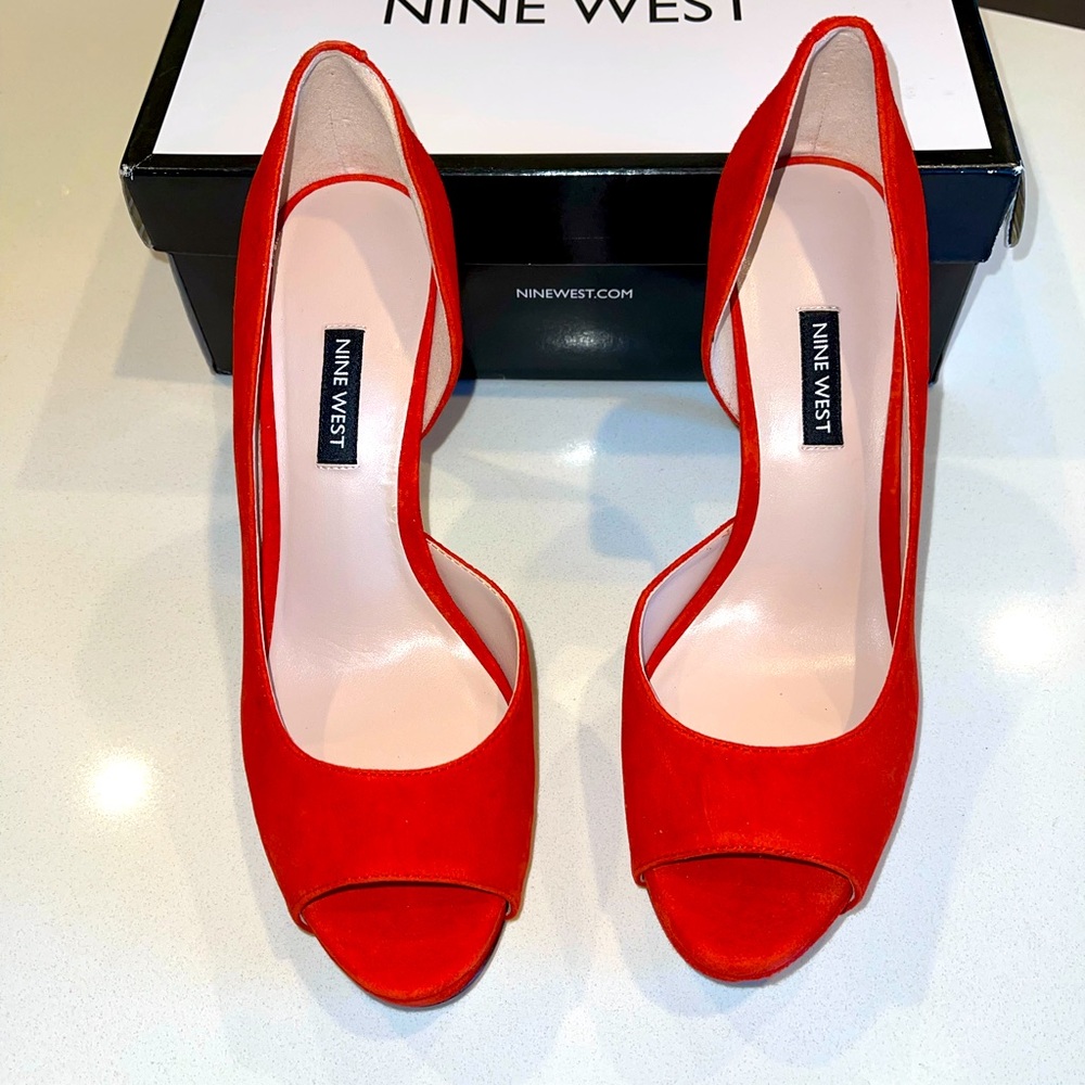 Beautiful red pops comfortable